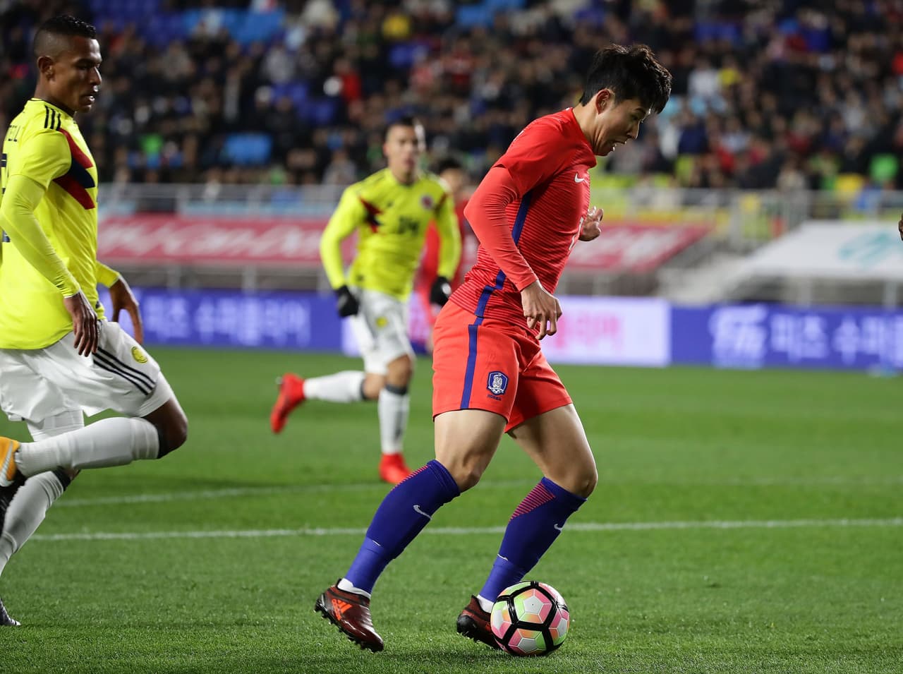 De hecho, en el minuto 10, ya llegó el primer gol de Corea del Sur por intermedio de Son Heung-Min.