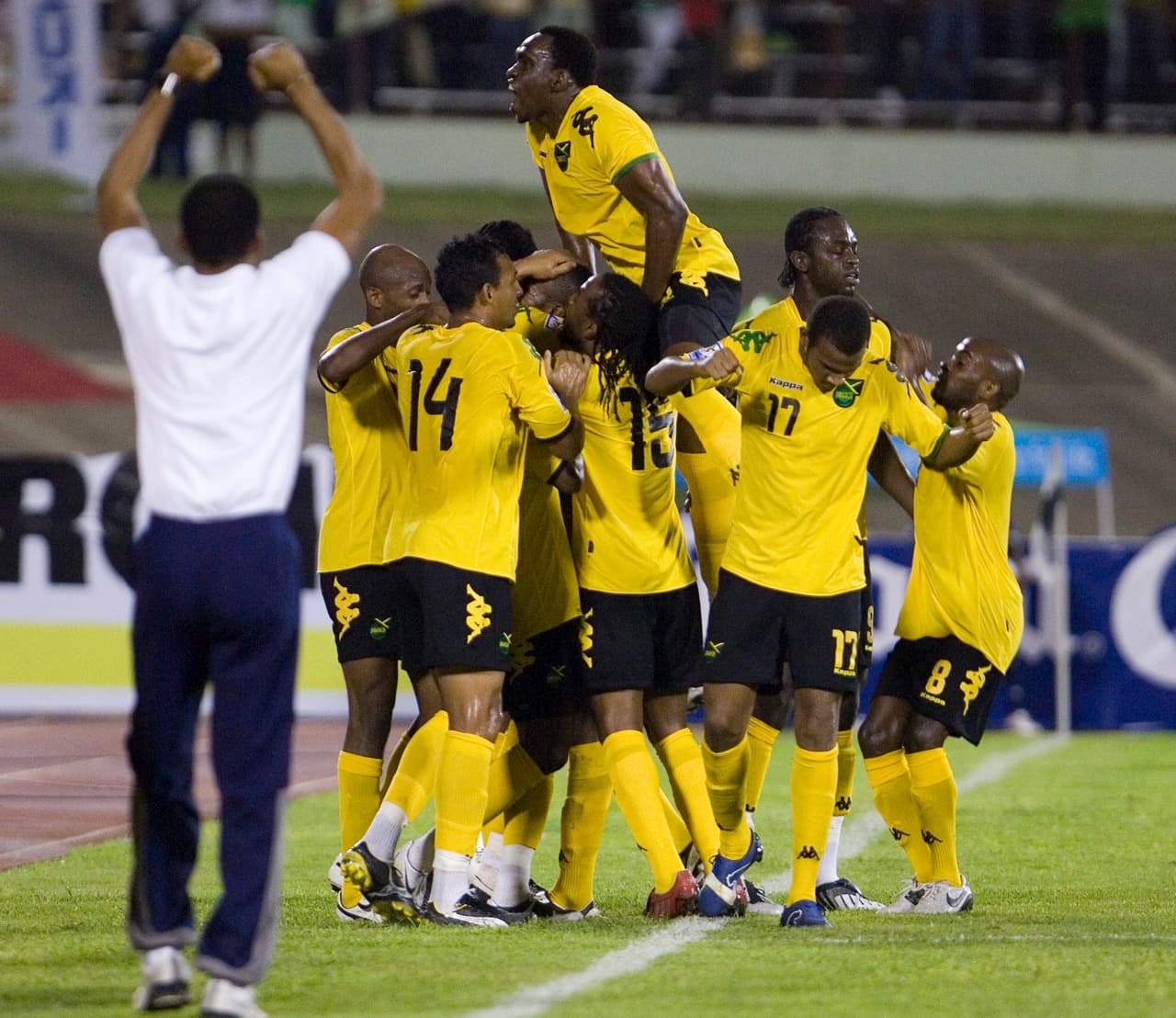 Jamaica le dio tremendo susto a México en la fase eliminatoria previa al Hexagonal final de CONCACAF rumbo a Sudáfrica 2010. La victoria 1 – 0 el 11 de octubre de 2008 en Kingston con gol de Ricardo Fuller comprometió el pase del tricolor azteca dirigido por Sven Goran Erikkson. Al final Jamaica y México empataron en puntos, pero los mexicanos tenían mejor diferencia de goleo por lo que “de panzazo” avanzaron al Hexagonal final.