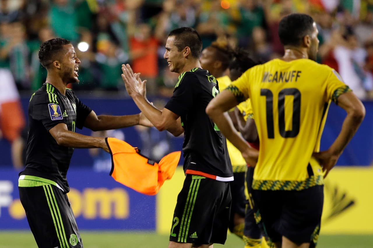 El partido en la Copa América Centenario tiene tintes de revancha para Jamaica que el pasado 26 de julio de 2015 vio frustrada su esperanza de ganar por primera vez la CONCACAF Gold Cup. Ese día en el Lincoln Financial Field de Philadelphia, México ganó 3 – 1 goles de Andrés Guardado, Jesús Corona y Oribe Peralta, décimo título tricolor en el torneo.
