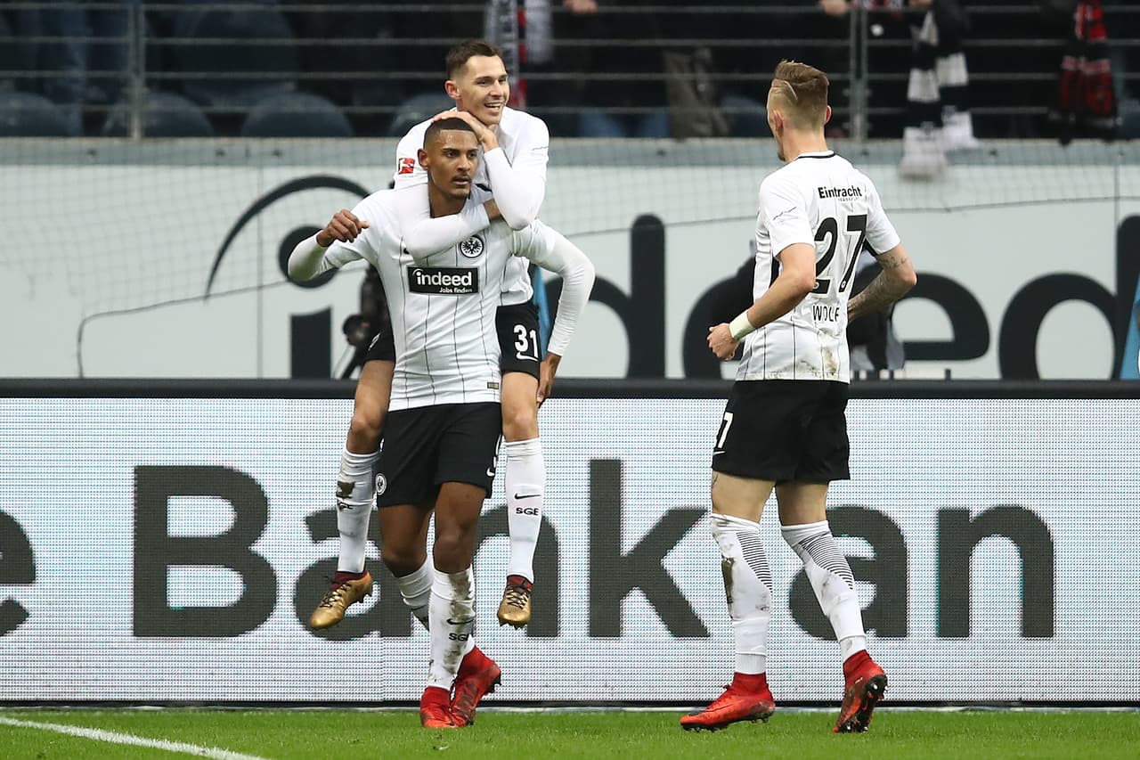 Sebastien Haller anotó el primer gol del partido al minuto 28 tras pase de Timmy Chandler para el Eintracht Frankfurt.