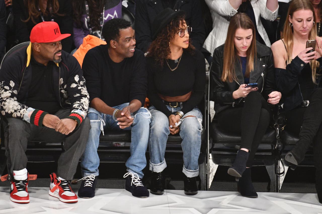 El actor Chris Rock fue otra de los famosos que disfrutó en el Staples Center, en un duelo de All Star Game que reunió en Los Angeles a mútiples celebridades.