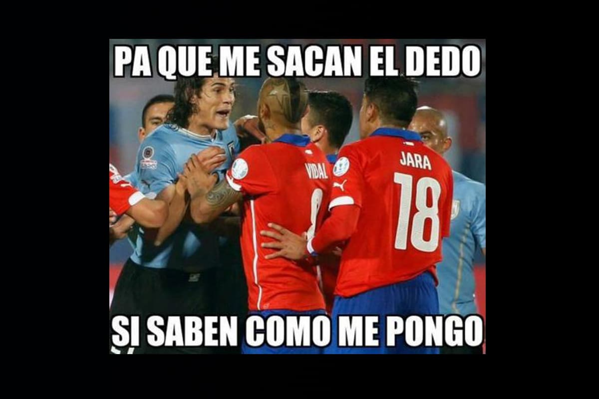 Mira los mejores memes del 'dedazo' de Gonzalo Jara a Edinson Cavani en el partido Chile-Uruguay en cuartos de final de la Copa América 2015 (Twitter).