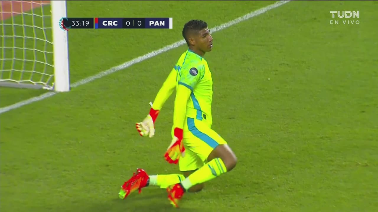 ¡Atajadota de Mosquera! El arquero de Panamá evita el gol de Alcócer