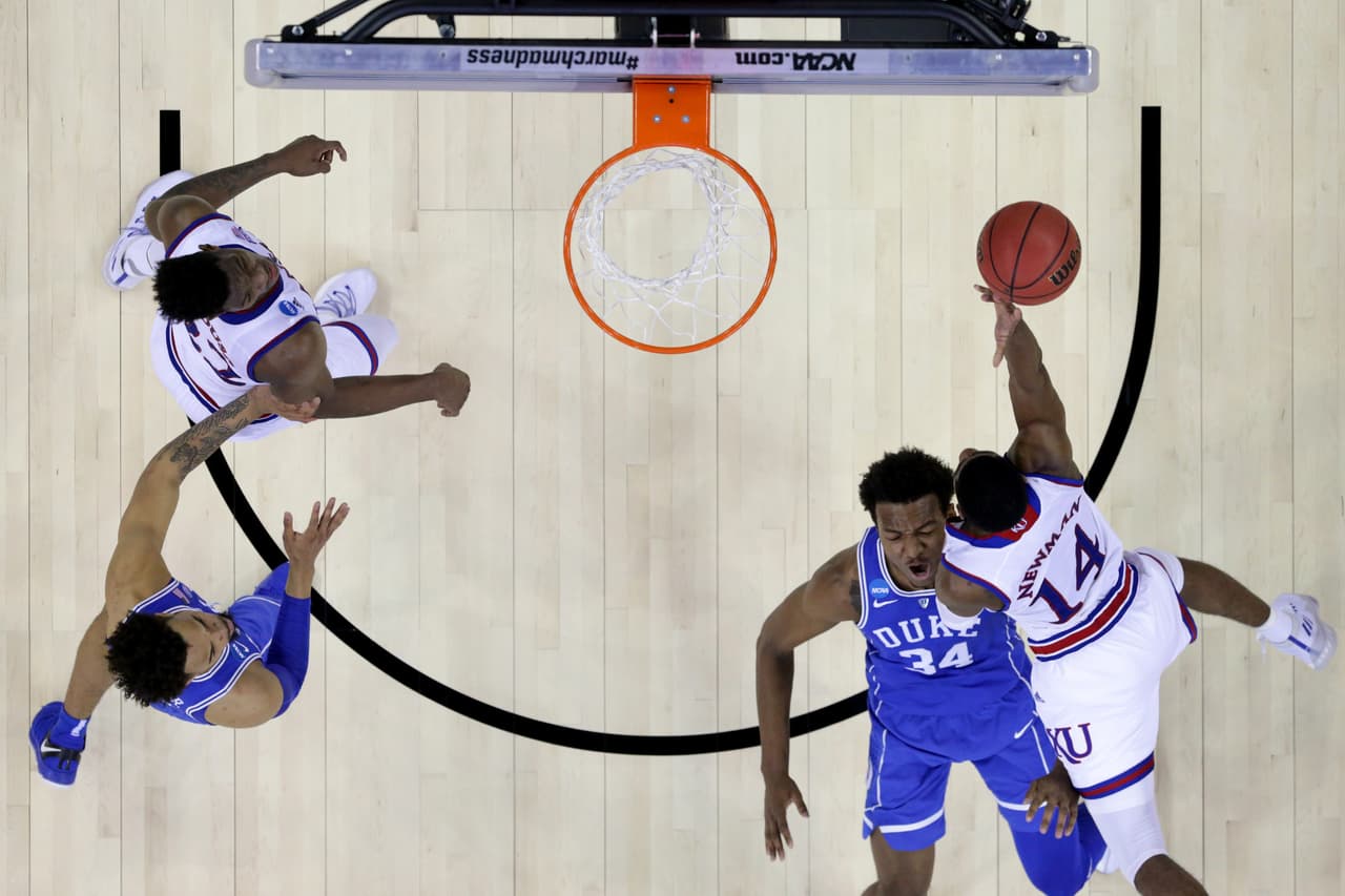 Kansas Jayhawks se impuso en la regional de Medio Oeste contra Duke Blue Devils.