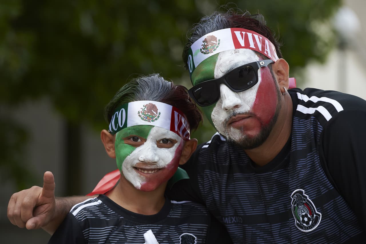 Los fanáticos mexicanos se toman los alrededores del Soldier Field de Chicago, previo a la Final de la Copa Oro entre Estados Unidos y México.
