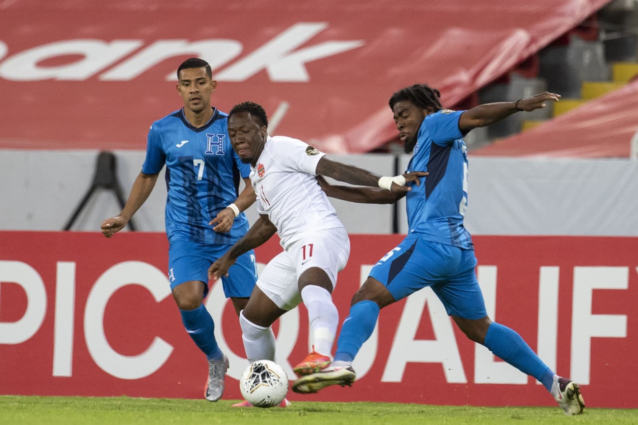 Denil Mladonado y Derek Cornelius fueron los encragados de anotar en el empate 1-1 que le dio el pase a semifinales a Honduras y Canadá.