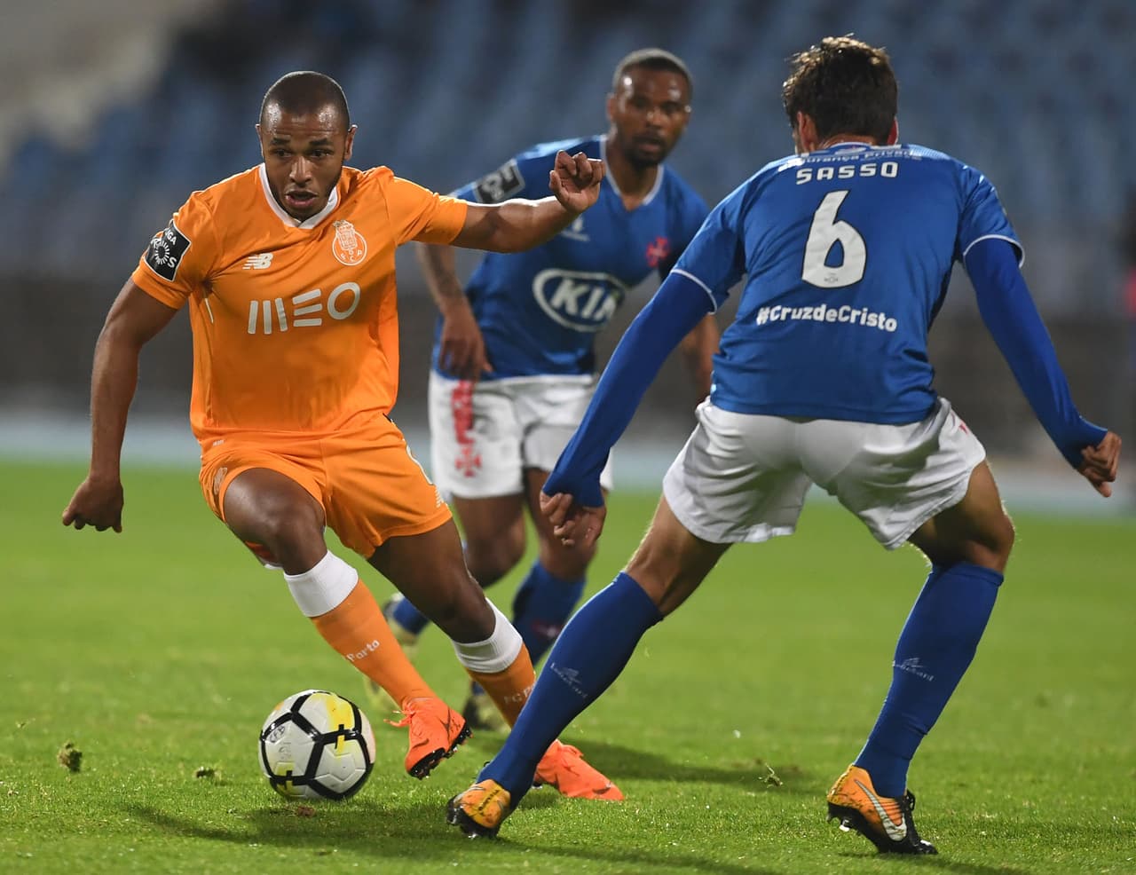 Casi con la sentencia en contra, Porto buscó cambiar el rumbo del partido pero aparte del desequilibrio nunca tuvo contundencia.