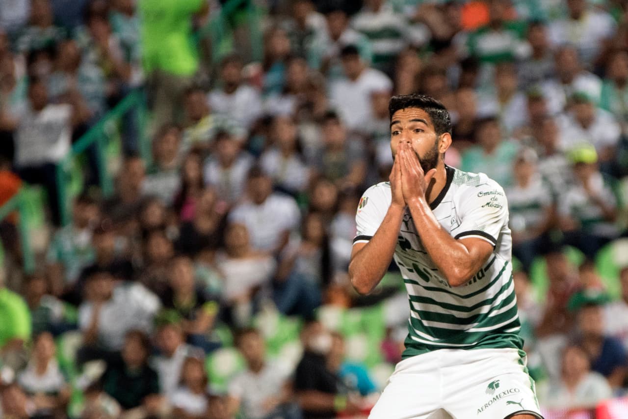 El canterano de Pumas no podía creer que la pelota no entró.