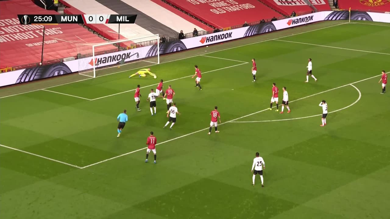 ¡TIRO ATAJADO! disparo por Rade Krunic.