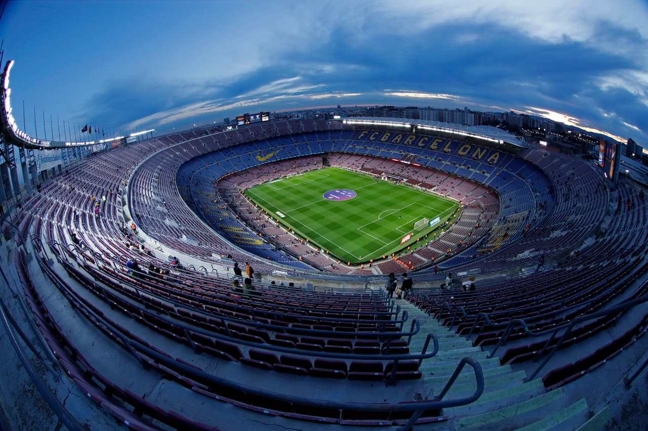 El Barcelona registra la peor asistencia en el Camp Nou