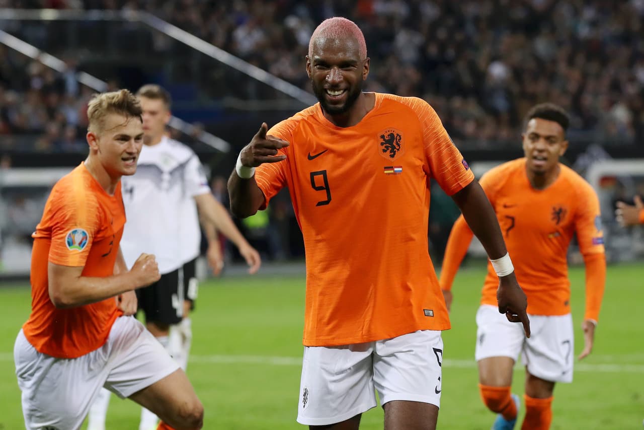 Alemania vencía 1-0 tras un gran primer tiempo pero Holanda mejoró con los cambios de Koeman y remontó en la segunda parte. Frenkie de Jong, Donyell Malen, Georginio Wijnaldum y un autogol de Jonathan Tah permitieron la remontada frente a los germanos que se adelantaron con gol de Gnabry y recortaron distancias gracias al penal bien ejecutado por Toni Kroos.