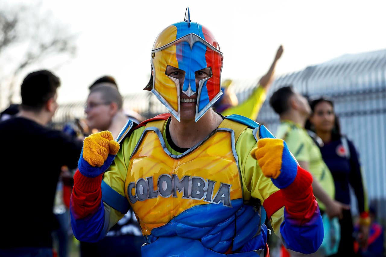 Los fanáticos de Colombia y Chile le dieron un colorido especial con su alegría y entusiamo al duelo de Cuartos de Final de la Copa América en el Arena Corinthians.