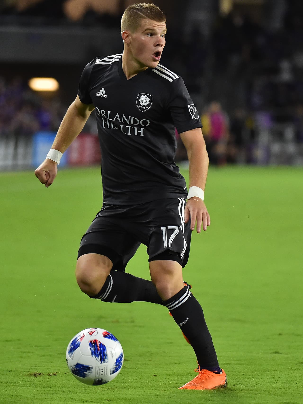 El chico que celebra sus goles como Cristiano Ronaldo está en un gran momento. Chris Mueller (de 21 años) abrió la cuenta para Orlando City en la victoria 3-2 de 'los Leones' frente a San Jose Earthquakes. (USA Today Images)