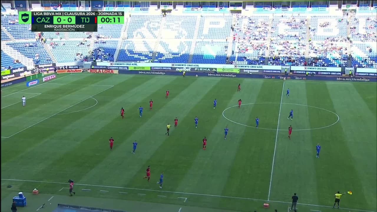Arranca el partido y la pelota está en juego.