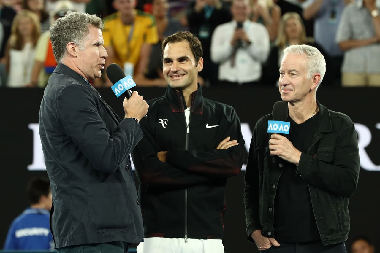 En una jornada intensa, la clasificación del suizo Roger Federer a segunda ronda del Australian Open tuvo como marco el entretenimiento, en una muestra de lo llamativo dentro y fuera de competencia.