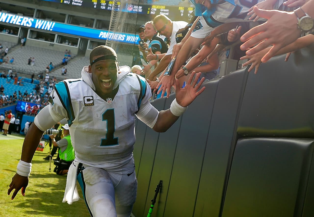 Newton estableció marca y los Panthers vencieron a los 49ers por 46-27