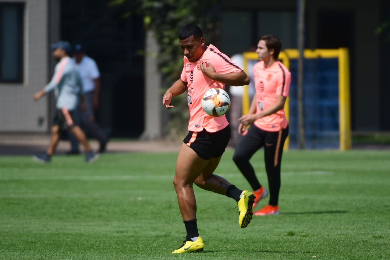 América confirmó la baja de Nicolás Benedetti y las lesiones de Nicolás Castillo y Oribe Peralta, pero sigue la evolución de Jérémy Menez y Roger Martínez que volvieron a la actividad en la Liga MX tras sus lesiones.