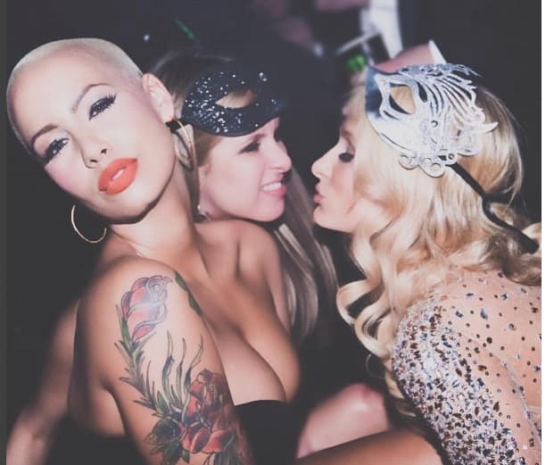 Le empresaria, cantante, modelo, diseñadora y actriz, presume su silueta en las redes sociales.