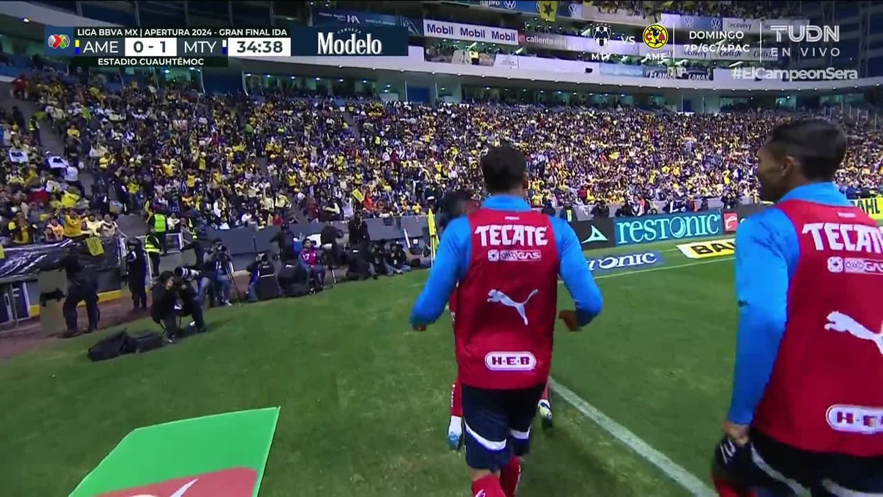 ¡GOL!  anota para Monterrey. Sergio Canales