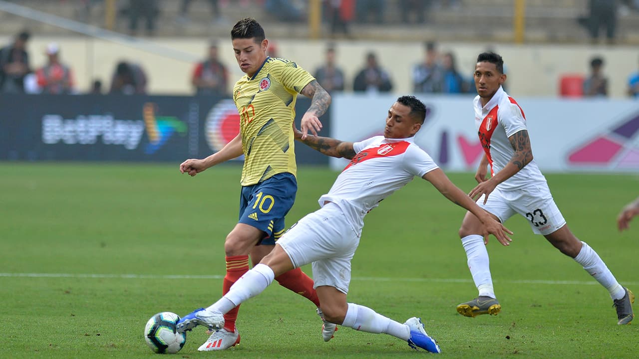 Colombia aprovechó el hombre de más en el campo de Universitario de Deportes para marcar dos goles más.