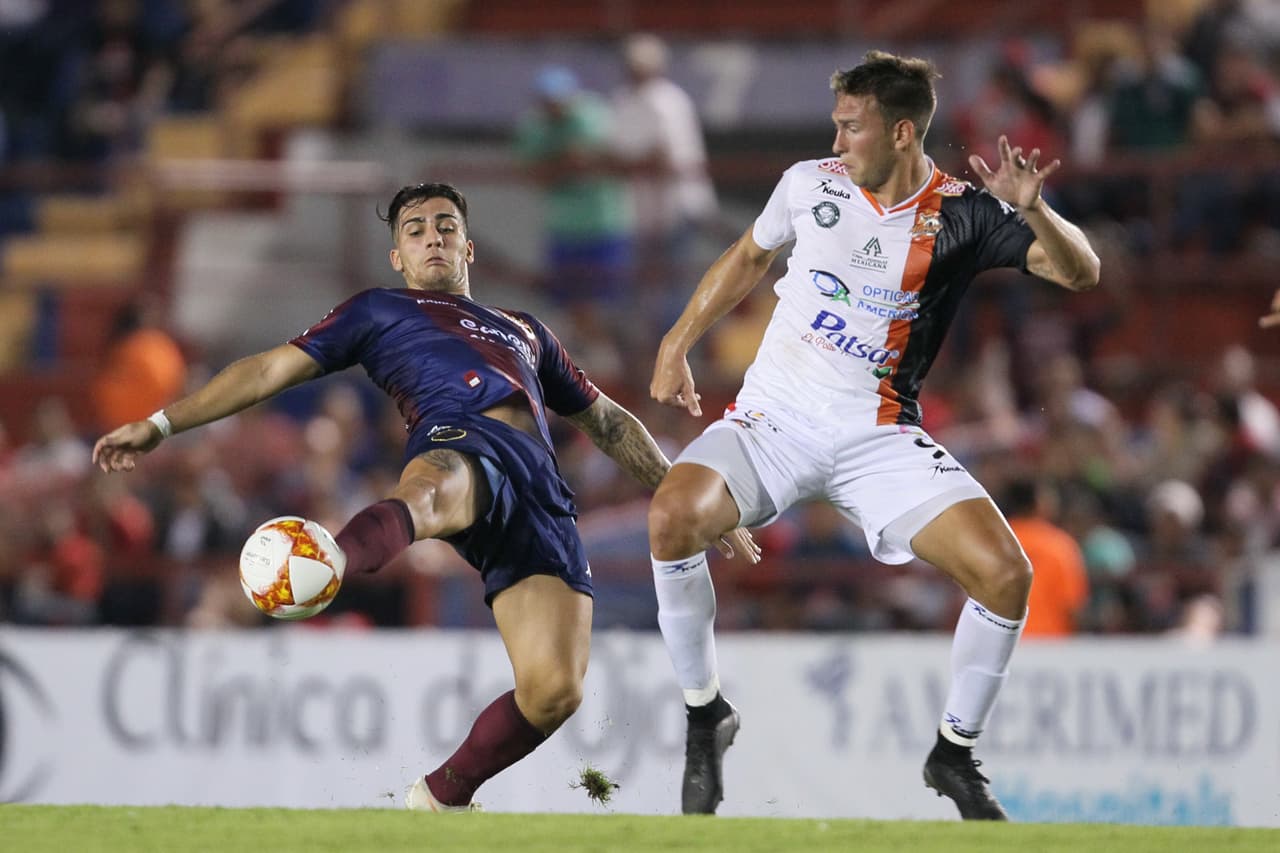 Llegaron las modificaciones en el segundo medio con la idea de cambiarle la cara a los equipos en el campo, sin embargo, no hicieron gran diferencia y el juego siguió su trámite.