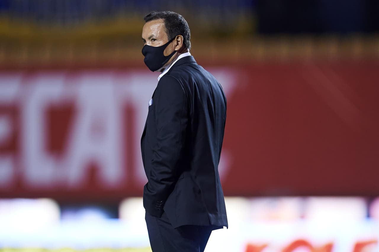 Necaxa destituye al 'Profe' Cruz de la dirección técnica