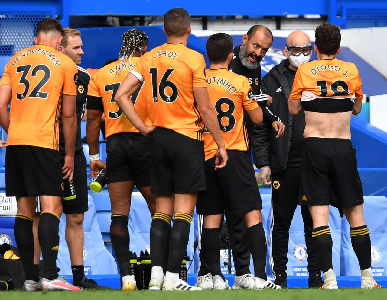 Adama Traoré, el mejor socio de Raúl Jiménez, entró para el segundo tiempo.