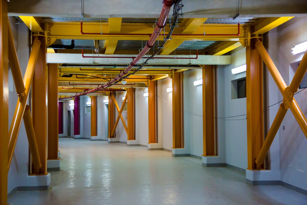 Tenemos un centro energético a un kilómetro del estadio desde el que se transporta agua fría a través de una tubería hasta el recinto. Una vez que llegue aquí, estaremos lanzando aire frío al terreno de juego y a las gradas", explicó el catedrático.