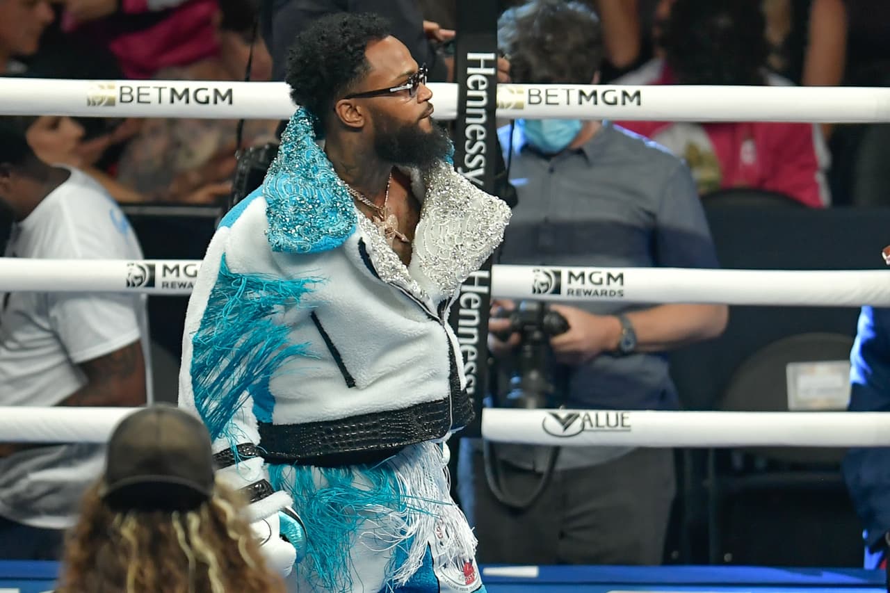 Montana Love y Gabriel Gollaz protagonizaron la pelea coestelar en la T-Mobile Arena por el título vacante norteamericano de la FIB en peso ligero que terminó ganando el estadounidense por DU.