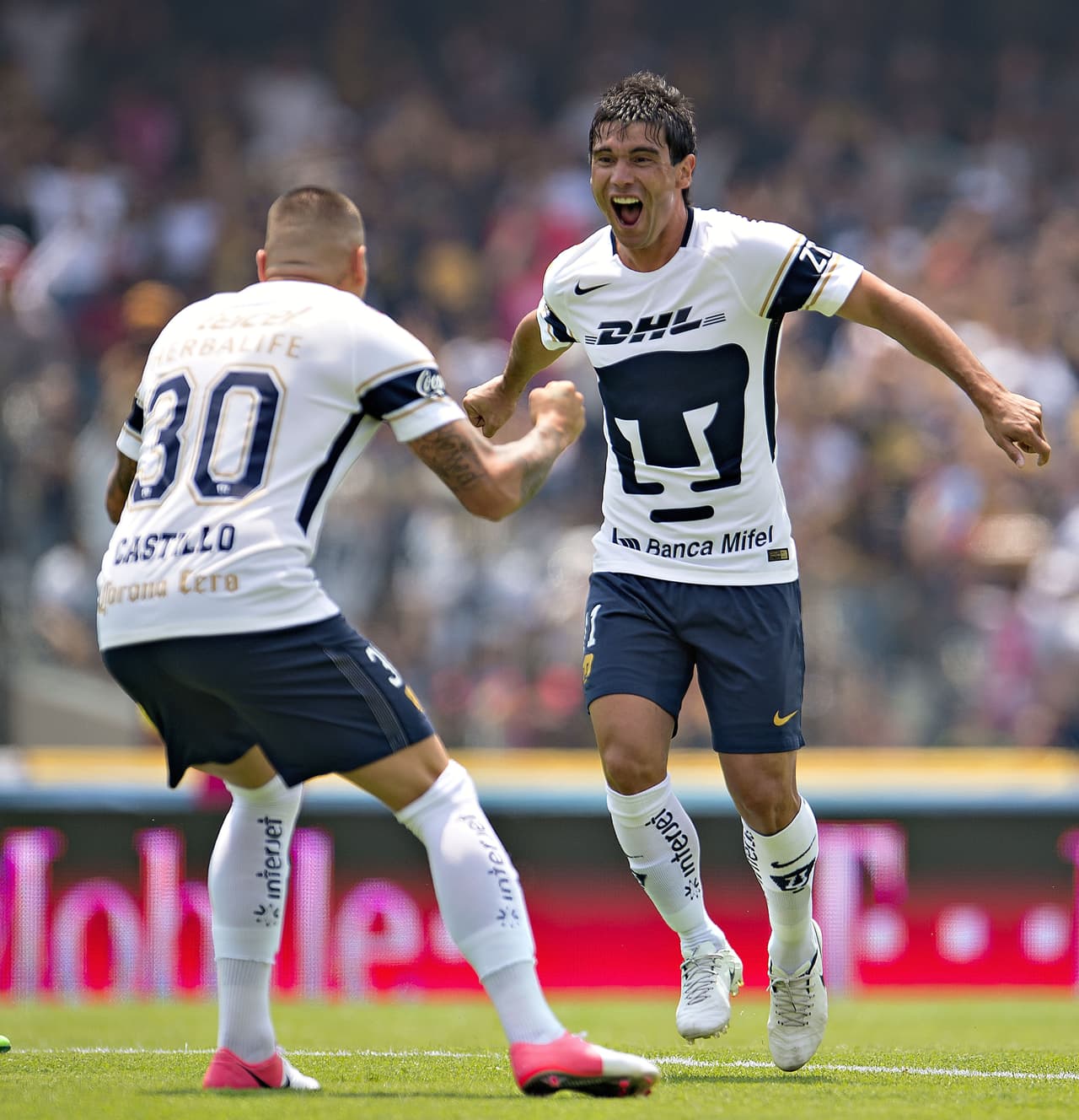 No tenía mucha potencia, pero el brasileño no puso bien las manos y la pelota se metió al fondo de su arco.