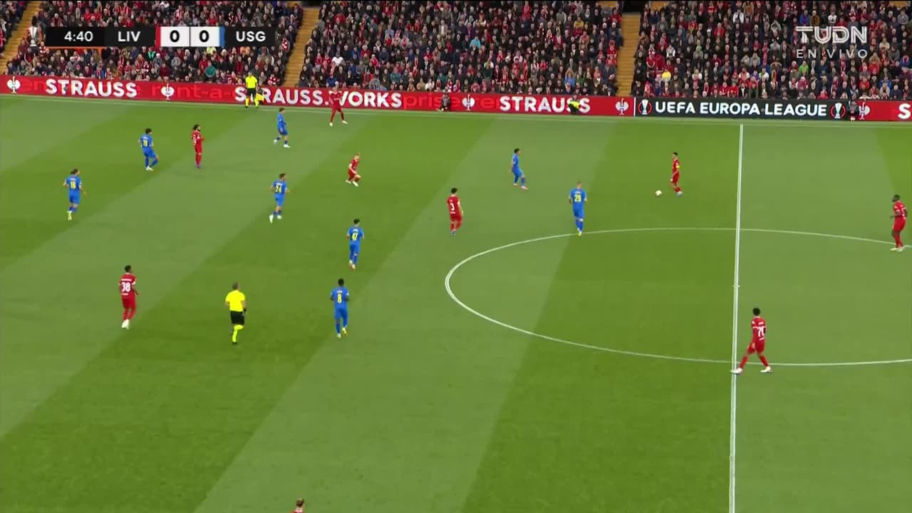 ¡TIRO ATAJADO! disparo por Mohamed Salah.