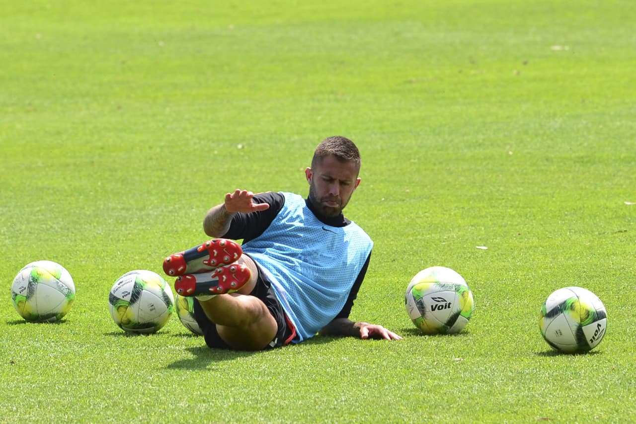 El francés Jérémy Menez estará a disposición de Miguel Herrera con América tras ocho meses. Así fue su entrenamiento y encuentro con los medios previo al duelo contra Necaxa, en el que estará en la banca por el Clausura 2019.