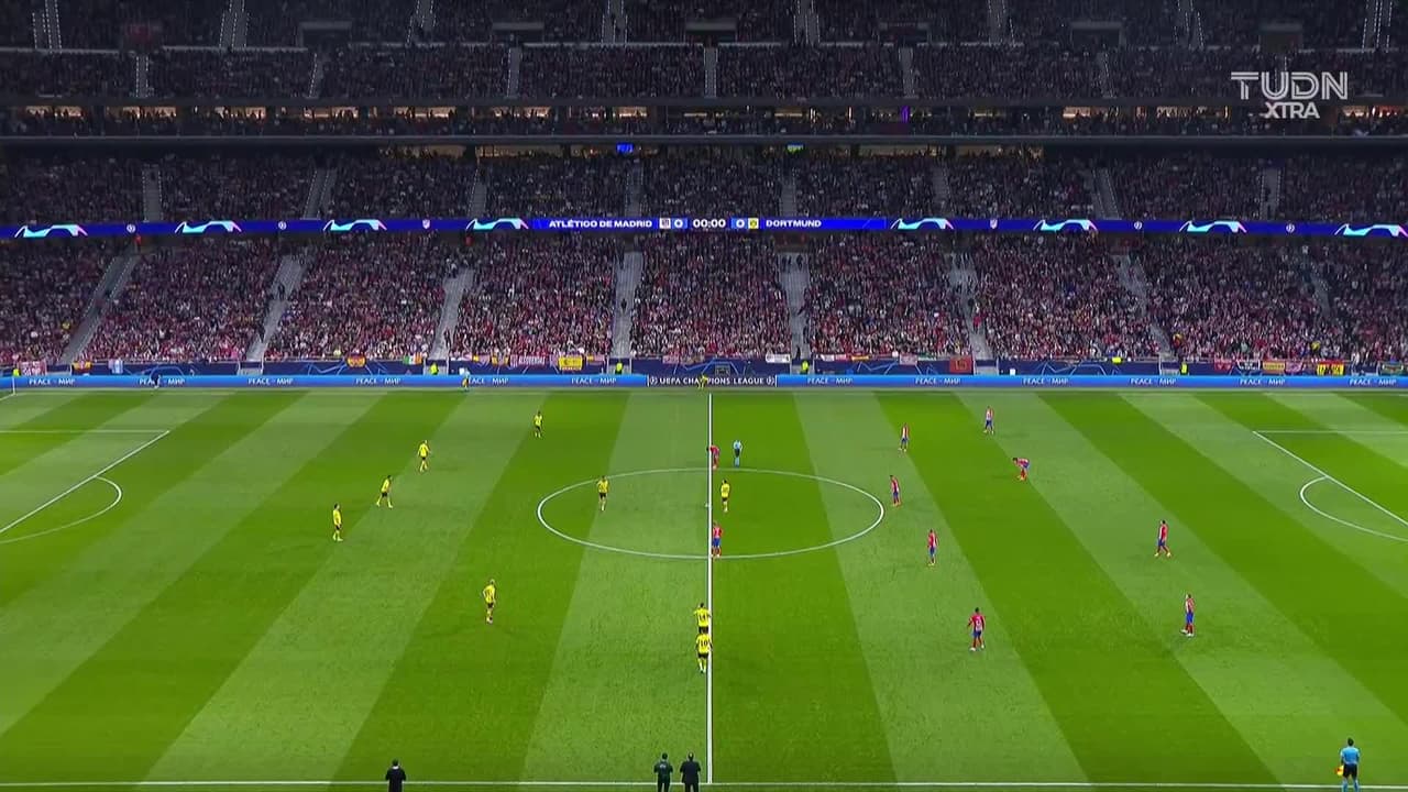 Arranca el partido y la pelota está en juego.