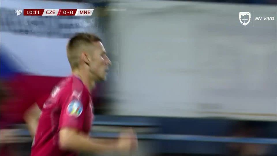 Tiro de esquina para Montenegro