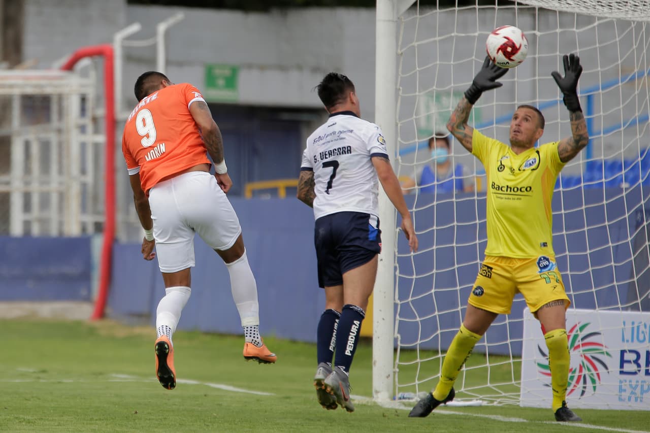 Ricardo Peña y Juan José Miguel son los encargados de darle los puntos a Celaya en casa frente a los Correcaminos.
