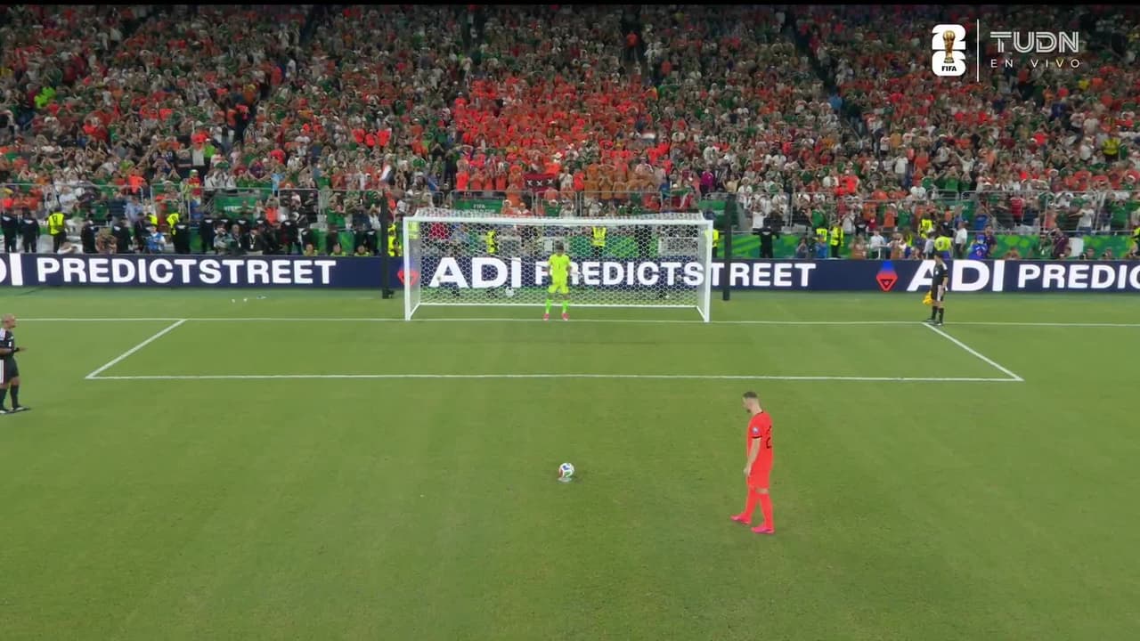 ¡GOL!  anota para Holanda. Teun Koopmeiners