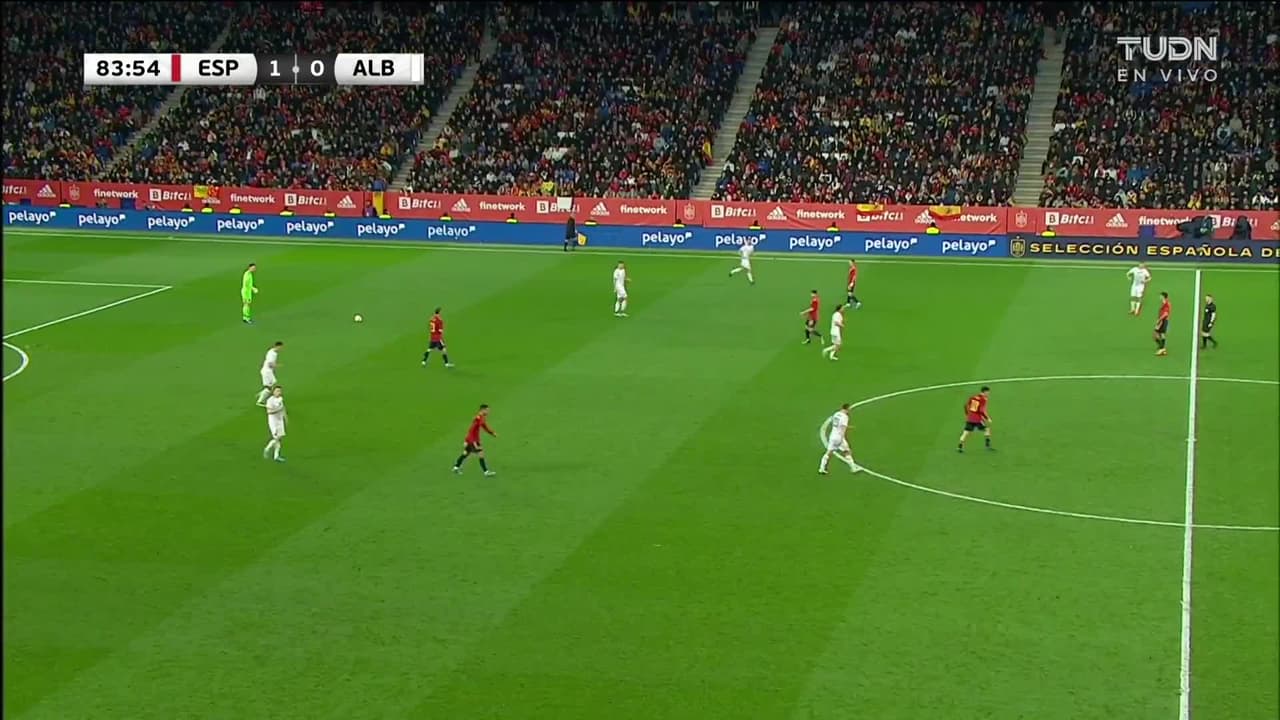 ¡GOL!  anota para Albania. Myrto Uzuni