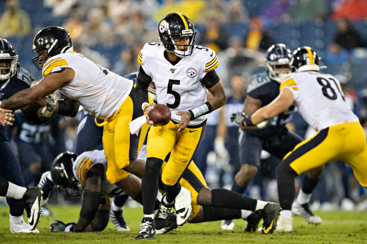 Todo comenzó un día después del debut de los Steelers en la presente temporada 100 de la NFL ante los New England Patriots, Joshua Dobbs, quien era el tercero en la lista de los QB’s de Pittsburgh fue canjeado a los Jacksonville Jaguars.