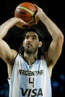 Luis Scola tuvo una buena actuación con los Pacers y la Selección de Argentina.