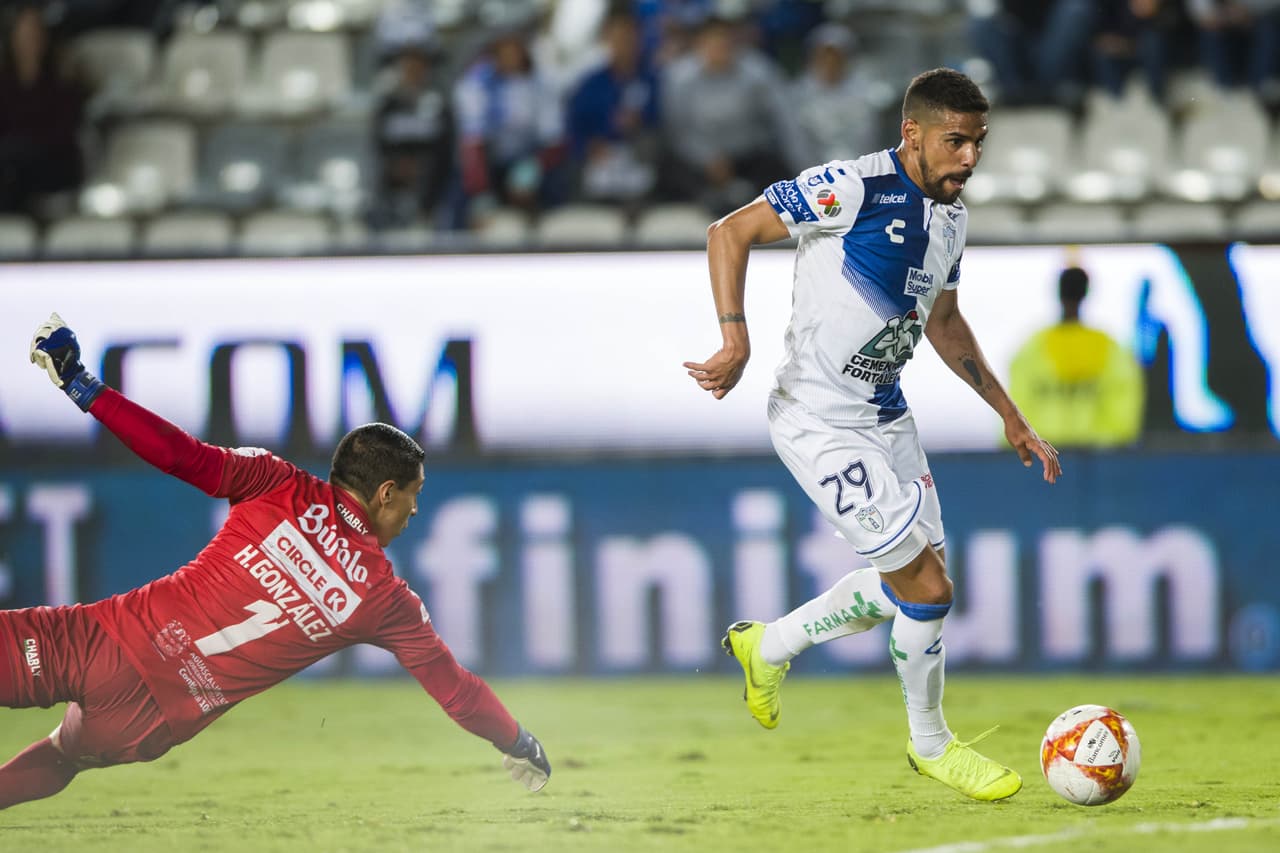 El máximo romperredes antes de que el argentino escalara a la primera posición, le pertenecía a su compatriota, Gabriel Caballero, poseedor de la segunda mejor marca con 69 tantos.