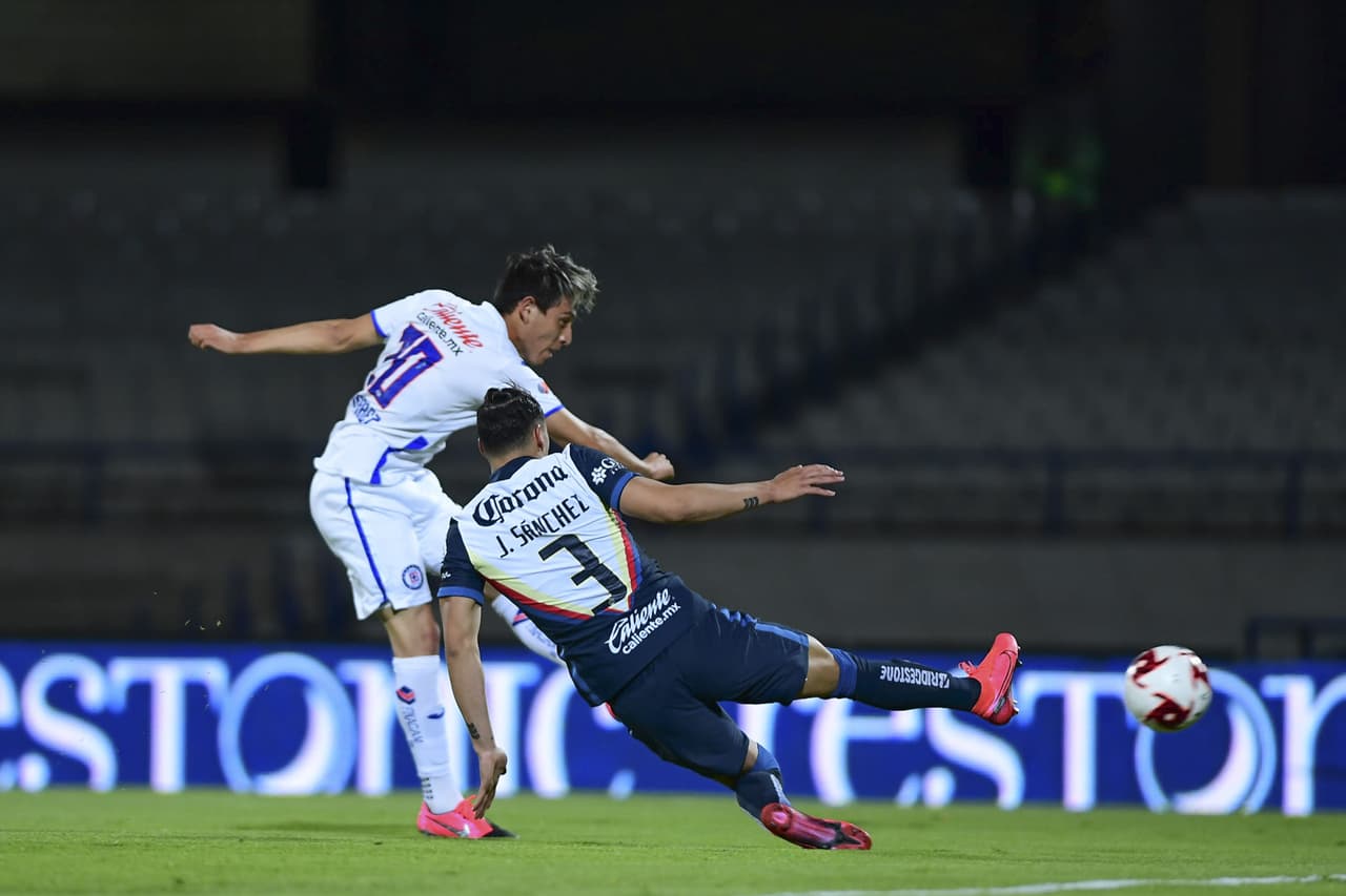 La Máquina aprovechó una salida desconcentrada de la zaga americanista para meter el tercero en su cuenta. Alexis Gutiérrez disparó desde el costado izquierdo del área y mandó guardar el esférico.