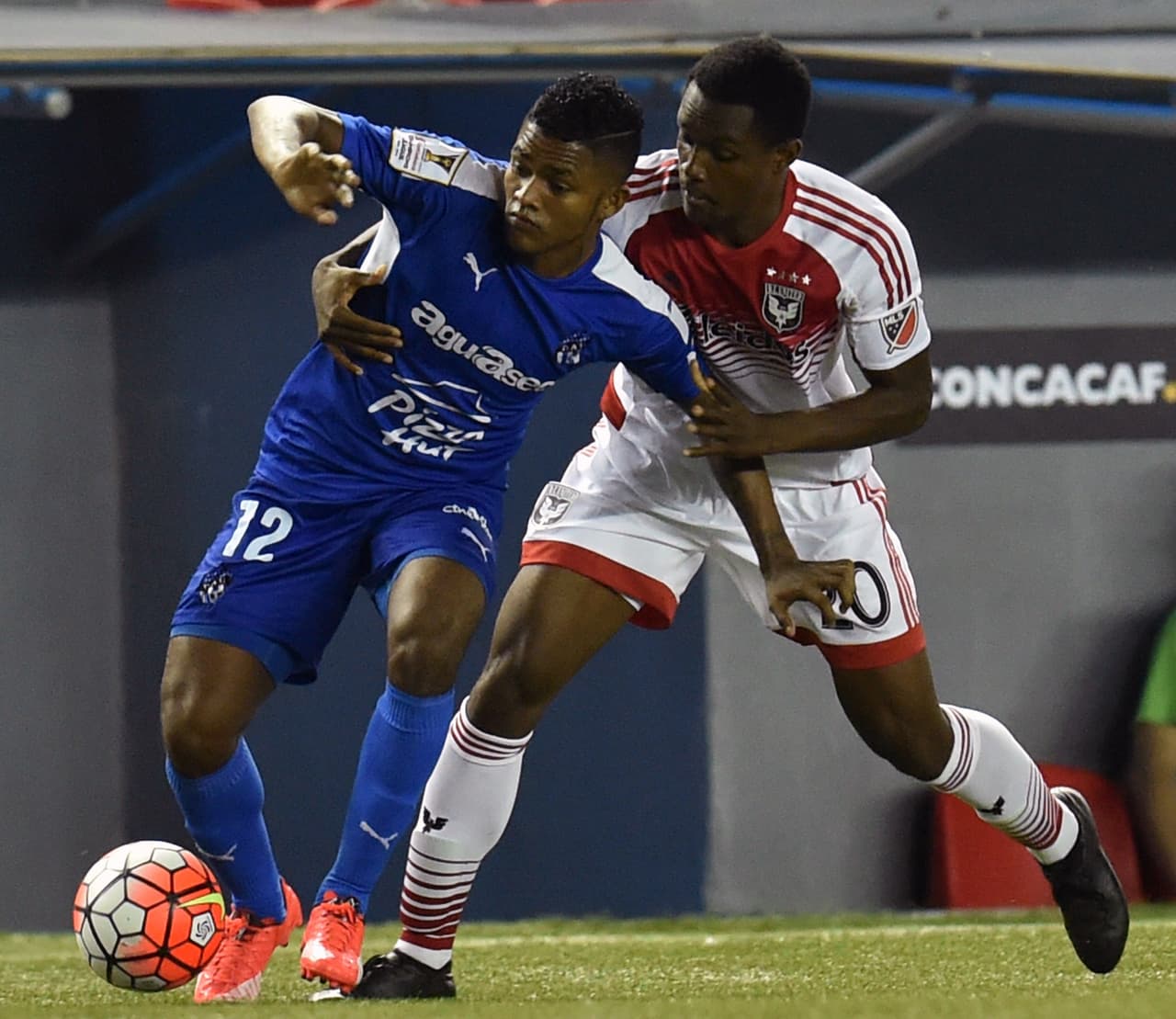 DC United derrota 2-0 al Árabe Unido y avanza a la siguiente ronda de la Liga de Campeones