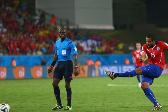 15.- Jean Beausejour - Su ingreso fue más por desesperación chilena en busca de los tres puntos que por una necesidad táctica. Sin calificación.