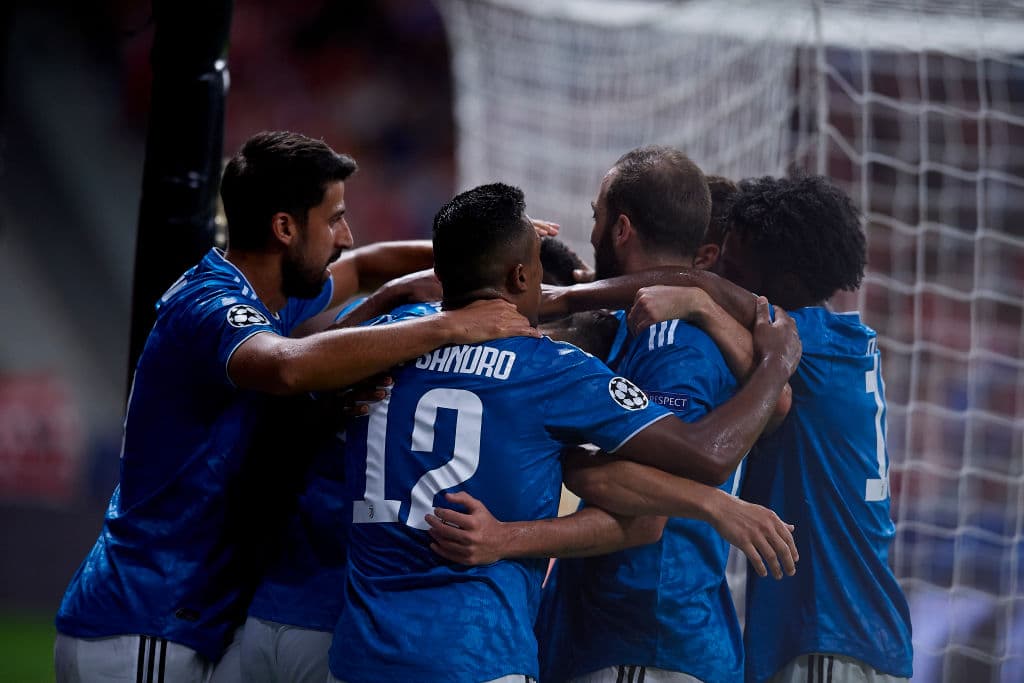 Con un cabezazo del francés Blaise Matuidi al minuto 65 la juventus extendía la diferencia a dos cero.