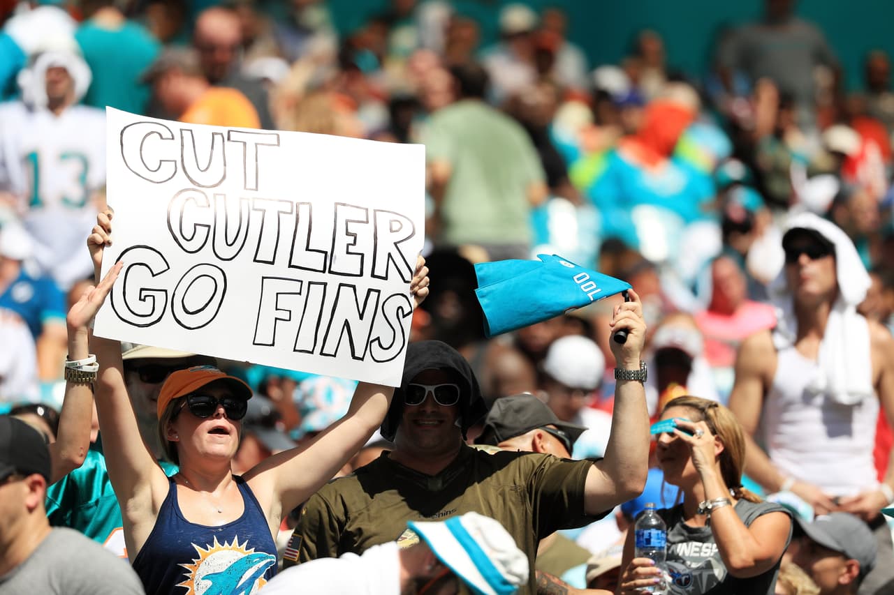 Esta fanática de Dolphins le envió su mensaje de aliento a su mariscal de campo Jay Cutler y él no la decepcionó. Una historia de amor con final feliz.