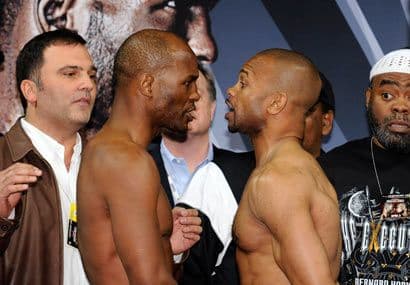 Bernard Hopkins y Roy Jones jr. se vieron frente a frente durante la ceremonia del pesaje oficial.