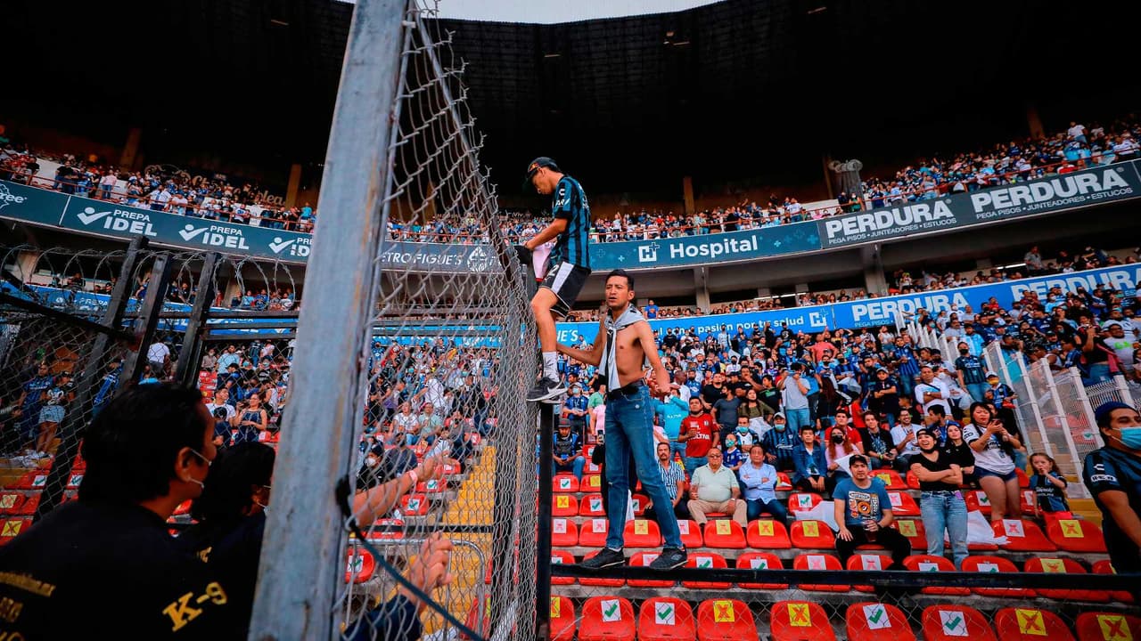 Concacaf advierte "fuertes sanciones deportivas" para el futbol mexicano