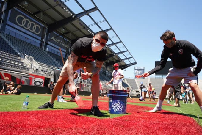 <b>Hay tiempo para todo</b>
<br>Equipos de la MLS entrenan preparando el regreso del torneo; sin embargo, optaron por ocupar gran parte de este domingo 7 de junio para protestar en contra del racismo en Estados Unidos y en el mundo.