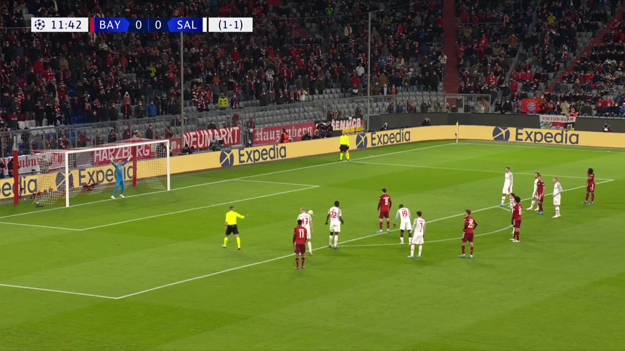 ¡GOL!  anota para FC Bayern München. Robert Lewandowski