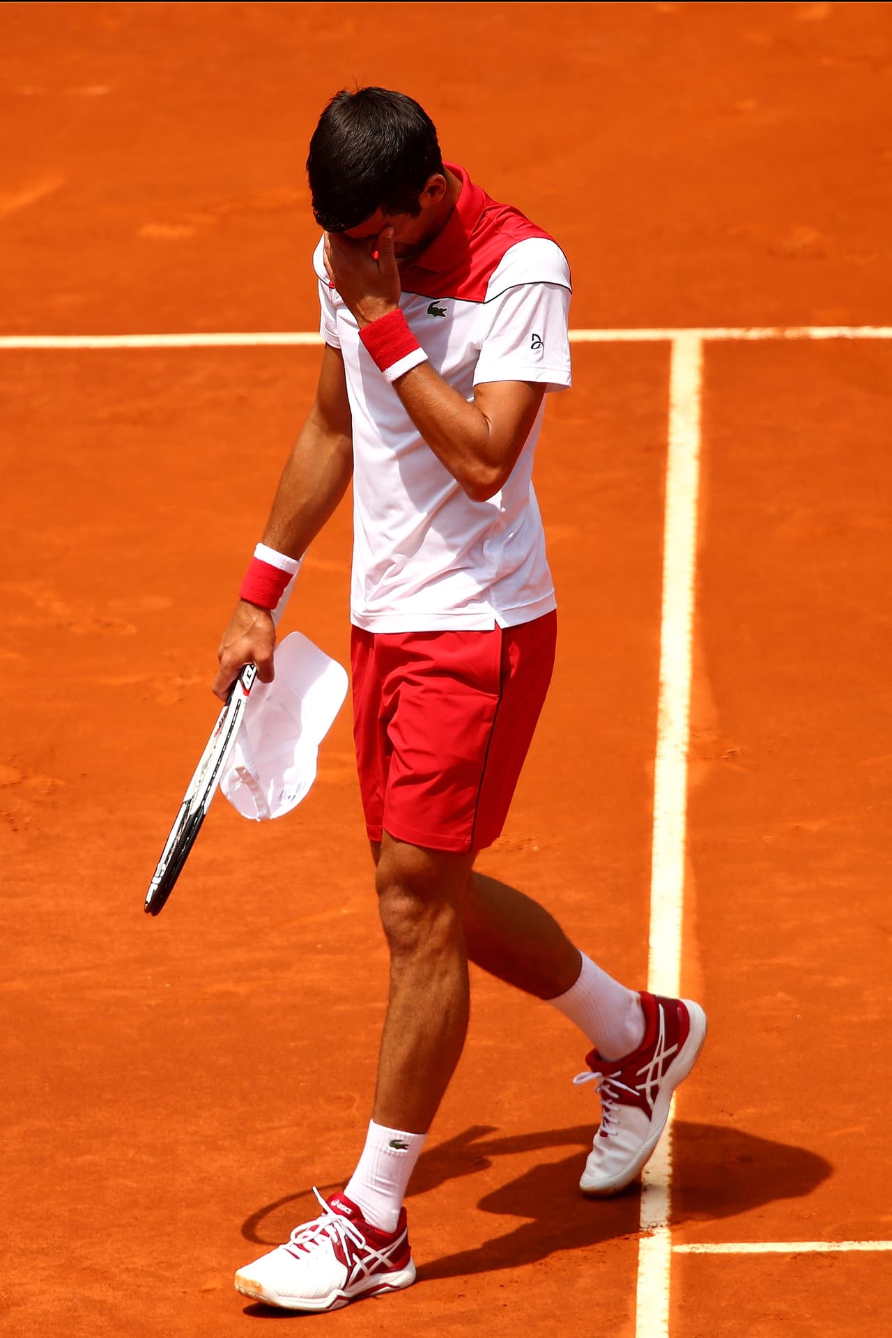 Djokovic dijo adiós a la Caja Mágica después de una hora y 42 minutos despedido por el británico.